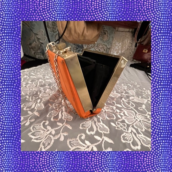 Modern Chained Evening Bag - Picture 6 of 8